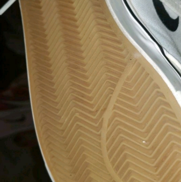 Nike - Picture 2 of 3